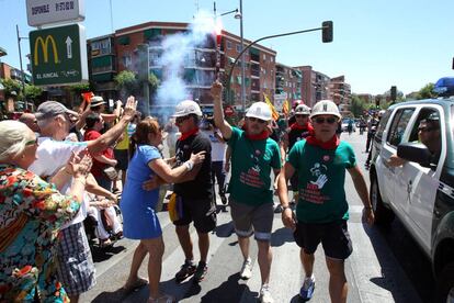 Recibidos entre aplausos y vítores, y acompañados por un grupo de manifestantes de CC OO de Alcobendas y San Sebastián de los Reyes, se han dirigido a la plaza de la localidad.