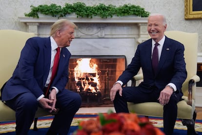 El presidente de Estados Unidos, Joe Biden, se reúne con el presidente electo Donald Trump en el Despacho Oval de la Casa Blanca el pasado 13 de noviembre en Washington D.C.