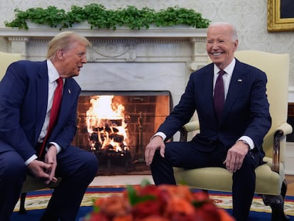 El presidente de Estados Unidos, Joe Biden, se reúne con el presidente electo Donald Trump en el Despacho Oval de la Casa Blanca el pasado 13 de noviembre en Washington D.C.