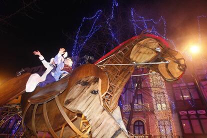 Olentzero y Mari Domingi en un desfile navideño, en una imagen de archivo.