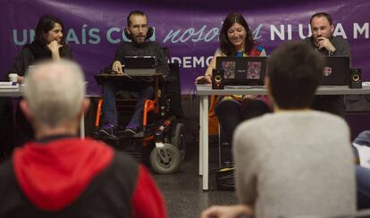 Reuni&oacute;n del Consejo Ciudadano de Podemos en Arag&oacute;n. En el centro, el l&iacute;der, Pablo Echenique. 