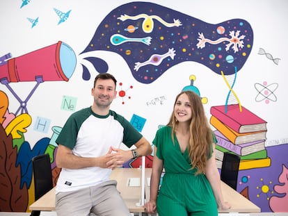 David Martín y Beatriz Zambrano, cofundadores de MetaMedicsVR, en las oficinas de la startup, en el Centro de Emprendimiento Fundación Unicaja-Málaga Tech Park