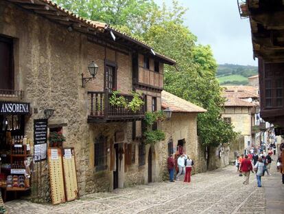 Santillana del Mar ocupa la posición 40 del ranking de los 100 mejores destinos de Trivago. Fue declarada Conjunto Histórico-Artístico en 1889.