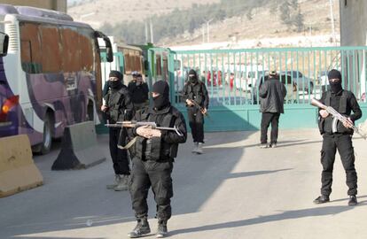 Hombres de Jeish el Fatá (Ejército de la Conquista) en la provincia de Idlib, en diciembre de 2015.