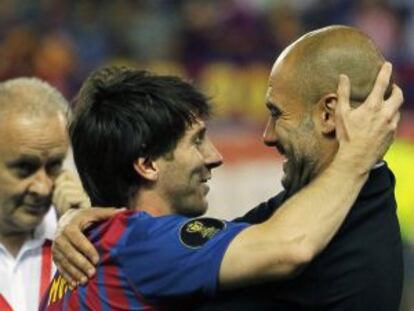 Guardiola y Messi celebran el triunfo en la Copa.