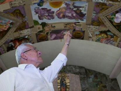 Un anciano ha dedicado casi 20 años a recrear la Capilla Sixtina en una parroquia de un humilde barrio de Ciudad de México