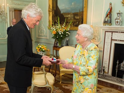 El empresario James Dyson, condecorado por Isabel II, el 29 de octubre de 2019