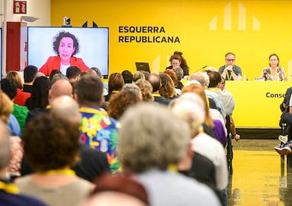La secretaria general de ERC, Marta Rovira, durante su intervención ayer en la reunión del Consell Nacional de los republicanos en Barcelona mediante conexión telemática.
