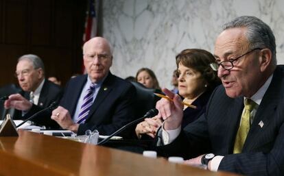 Los senadores, Schumer, Feinstein, Leahy y Grassley durante la audiencia sobre la reforma migratoria en el Senado. 