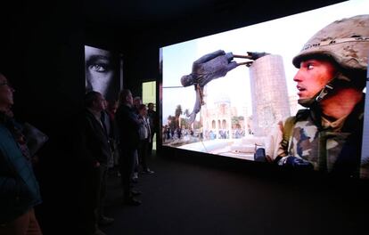 Exposición del 40 aniversario de El País en Cibeles.