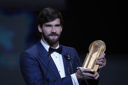 El portero del Liverpool, Alisson Becker, gana el primer premio Lev Yashin. Por primera vez, se ha entregado el premio al mejor portero de la temporada pasada.