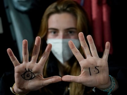 Una joven protesta durante la Cumbre Climática de la ONU COP26, en Glasgow, Escocia.
