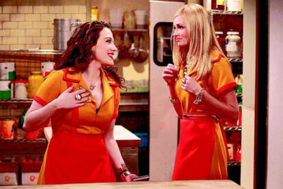 Escena de <i>2 broke girls (Dos chicas sin blanca),</i> la sorpresa del otoño en Estados Unidos.