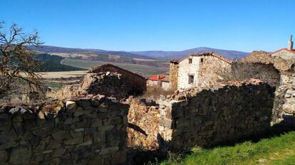 Vista del pueblo castellano de Sarnago, que pertenece a la comarca de Tierras Altas, en la provincia de Soria.