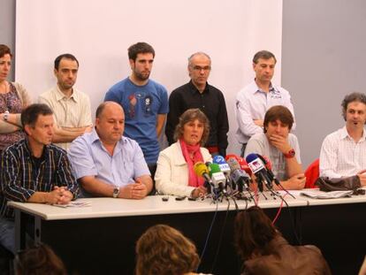 Miembros del comité de empresa en su comparecencia de ayer.