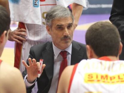 Jos&eacute; Luis Ab&oacute;s, cuando entrenaba al CAI Zaragoza. 