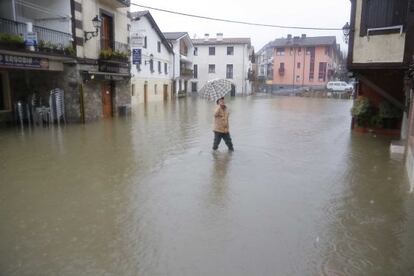 Situación del barrio donostiarra de Martutene por la crecida del río Urumea.