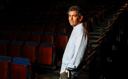 Juan Mayorga posa este miércoles en el Teatro de la Abadía de Madrid tras ser galardonado con el Premio Princesa de Asturias de las Letras 2022.