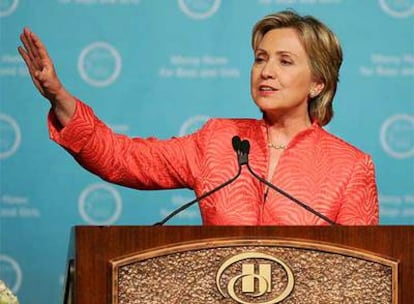 La senadora demócrata Hillary Clinton durante un acto celebrado Chicago este lunes