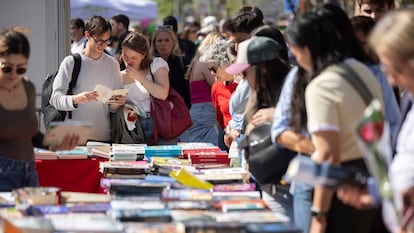 La celebración de Sant Jordi 2026 en Barcelona, en imágenes