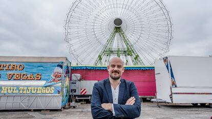 Miguel Barrero, nuevo director de la Semana Negra de Gijón, posa en el recinto donde se celebra el evento, el 3 de Julio de 2024.