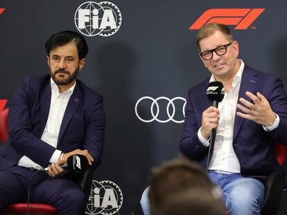 El presidente de la FIA, Mohammed Ben Sulayem, junto al CEO de Audi, Markus Duesmann, este viernes.