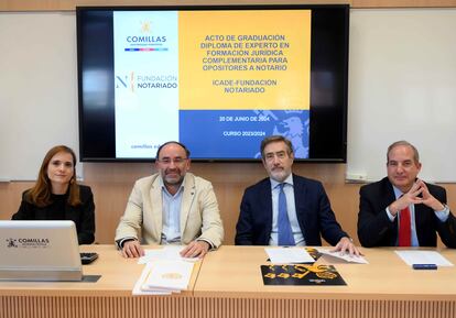 En la foto, de izquierda a derecha: Vanesa Morente, directora del Diploma; Abel Veiga, decano de ICADE-Comillas; Ignacio Gomá, director general de Fundación Notariado y Antonio Alonso Timón, director del CID-ICADE