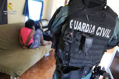 La mujer detenida, en una imagen facilitada por la Guardia Civil.