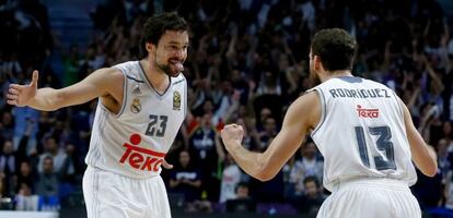 Llull y Sergio Rodr&iacute;guez, durante el partido.