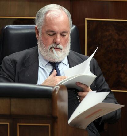 Miguel Arias Cañete, ministro de Agricultura, durante la sesión de control al Gobierno.