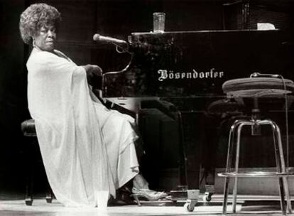 Sarah Vaughan, en una imagen de 1985.