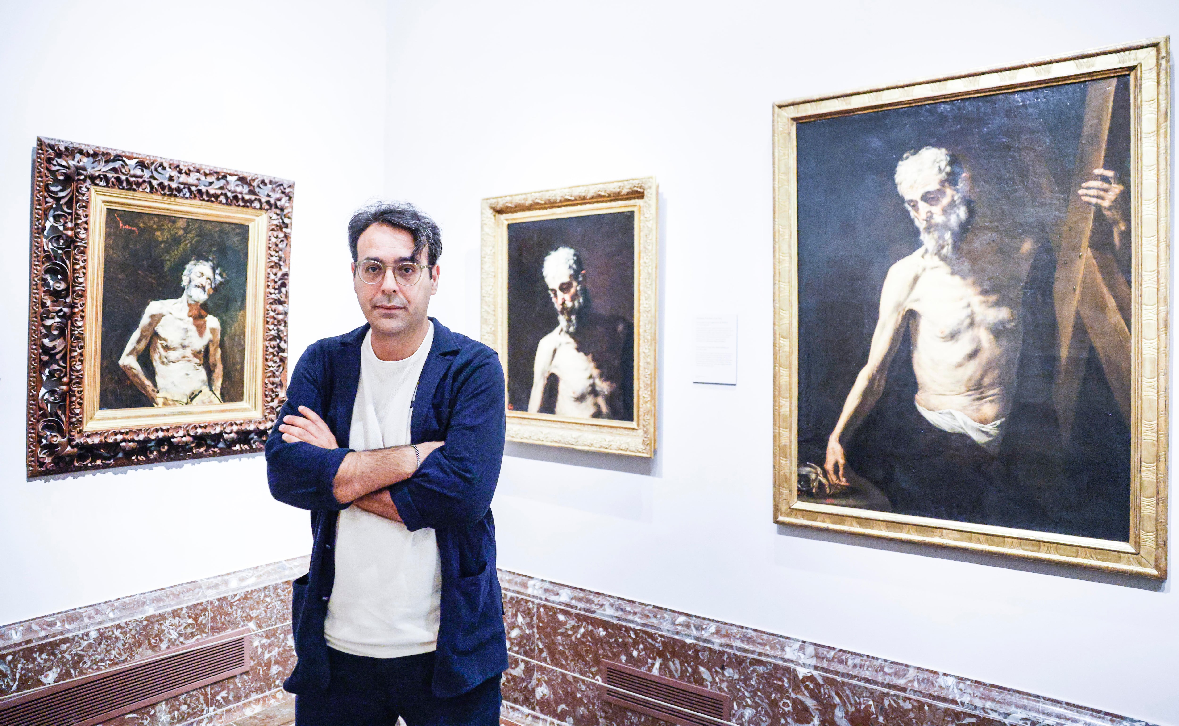 Mohamed el Morabet, vigilante en el museo, novelista en casa:  “Mis compañeros se acaban de enterar de que soy escritor”