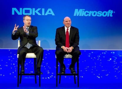 Stephen Elop (izquierda) y Steve Ballmer. 