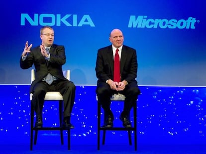 Stephen Elop (izquierda) y Steve Ballmer. 