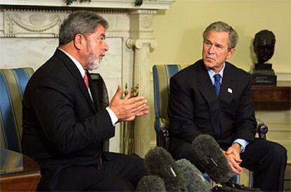 Luiz Inácio Lula da Silva (izquierda) y George W. Bush, reunidos en Washington el pasado 20 de junio.

 / AFP