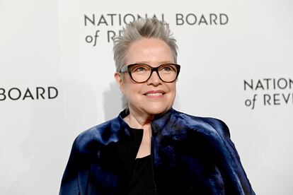 Kathy Bates. Días en la carrera hacia el Oscar: 82 – Aspirante a mejor actriz de reparto por su rol de madre abnegada en el filme de Clint Eastwood Richard Jewell, Bates ha economizado al máximo sus compromisos para conseguir la nominación: Nueva York, Atlanta (localización de la trama de la película) y, lógicamente, Hollywood, han sido sus únicos destinos de marketing.