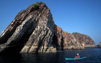 Ruta en kayak de mar en el archipiélago de Mergui, en Myanmar, la antigua Birmania.