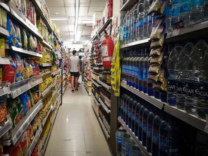 Obesidad infantil en Argentina: Un pasillo de un supermercado de Buenos Aires