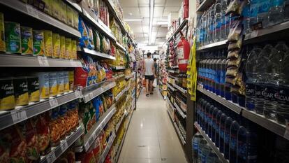 Obesidad infantil en Argentina: Un pasillo de un supermercado de Buenos Aires