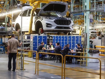 Línea de ensamblaje en la fábrica de Ford Almussafes (Valencia).