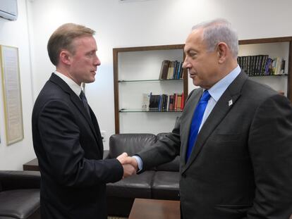 El consejero de Seguridad Nacional de la Casa Blanca, Jake Sullivan, se reúne con el primer ministro israelí, Benjamin Netanyahu, este jueves en Tel Aviv.