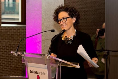 Concha Hernández, directora del centro cultural Conde Duque, en la embajada de Francia esta tarde.