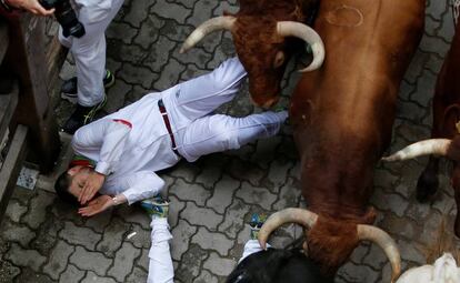 Momento del encierro de los Sanfermines de hoy.