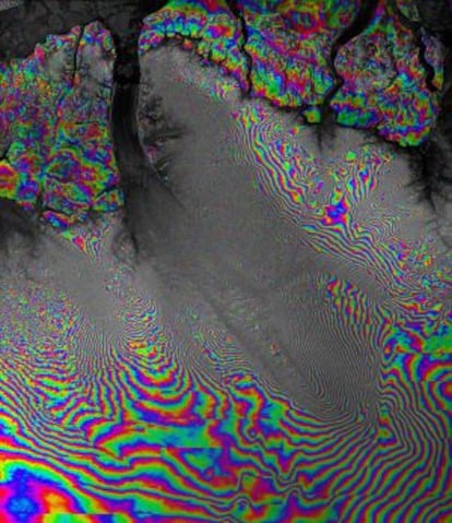 Los registros de radar del glaciar Petermann (en Groenlandia) captados por el satélite canadiense `Radatsat-2´, con un intervalo de 24 horas, permite apreciar</CF> el desplazamiento más rápido del hielo en el centro.