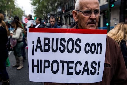 Una manifestación en contra de las cláusulas abusivas de las hipotecas.