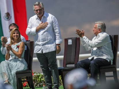 O presidente da Argentina, Alberto Fernández, durante uma cerimônia pelo Dia da Bandeira, em Iguala (Estado de Guerrero, México).