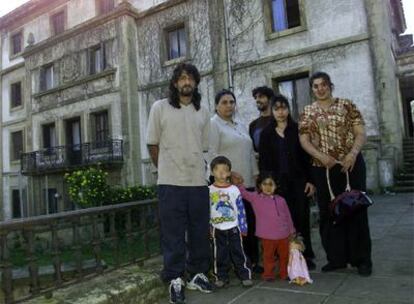 La familia a quien Juan José Rementería alquiló la vivienda para echar sus vecinos.