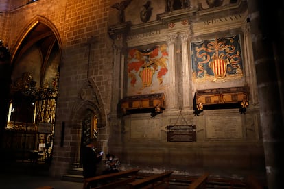 Sepulcro de Almodis de la Marca junto a su marido, Ramon Berenguer, en la catedral de Barcelona.