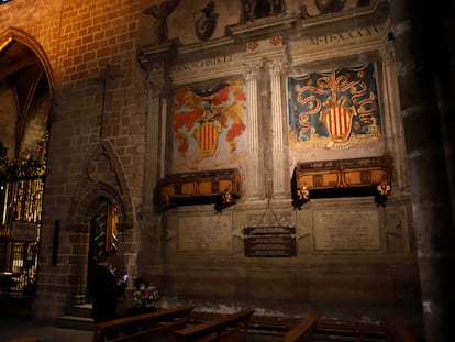 Sepulcro de Almodis de la Marca junto a su marido, Ramon Berenguer, en la catedral de Barcelona.