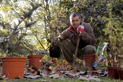 Toni Cantó, en el jardín de su casa madrileña.